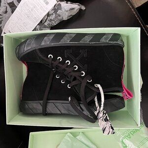 Off-White by Virgil Abloh Mid Top vulcanized black sneaker sz 42/US 8.5